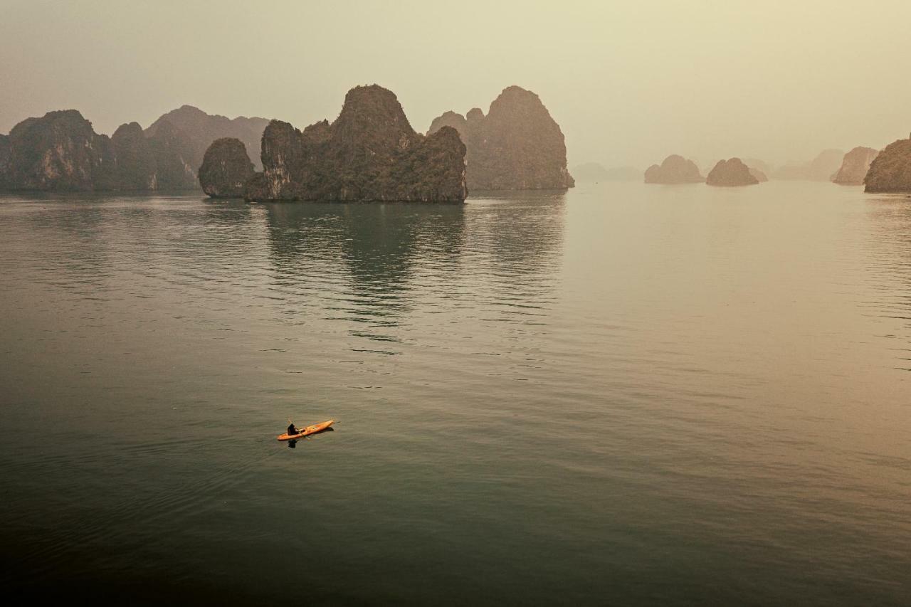 Heritage Line Ylang Cruise - Halong Bay & Lan Ha Bay Ха Лонг Екстериор снимка