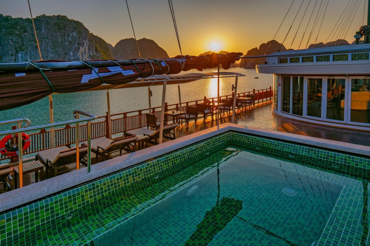 Heritage Line Ylang Cruise - Halong Bay & Lan Ha Bay Ха Лонг Екстериор снимка